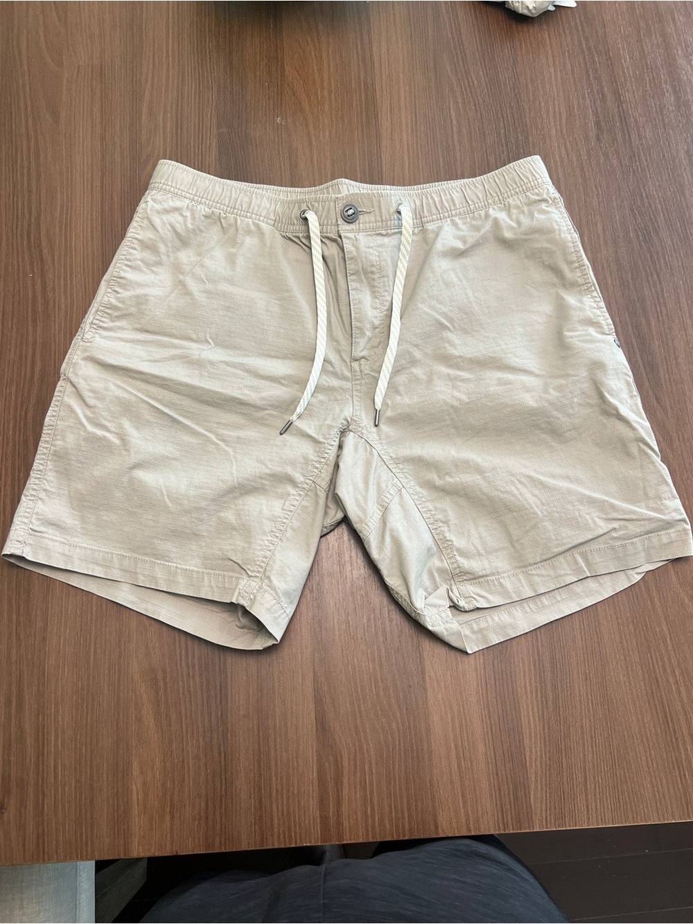 Vuori Men’s Ripstop Shorts – Tan / Khaki
